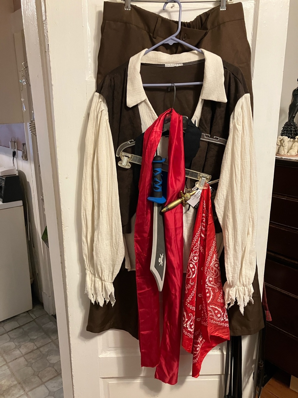 Complete n like new. All washed 8 pc. Swash Butler Pirate costume sz XL.